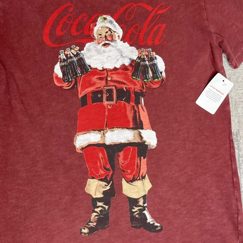 NEW Lucky Brand Coca-Cola Santa Claus Graphic T-Shirt‎ Burgundy Red Mens SMALL